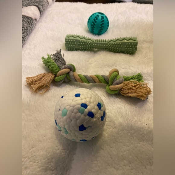 Set of 4 interactive pet chewing toys for dogs & cats, Like New, Multicolor - Picture 3 of 7